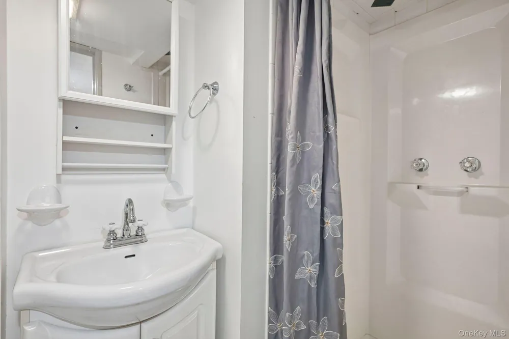 148 Oak Avenue Shirley, NY 11967