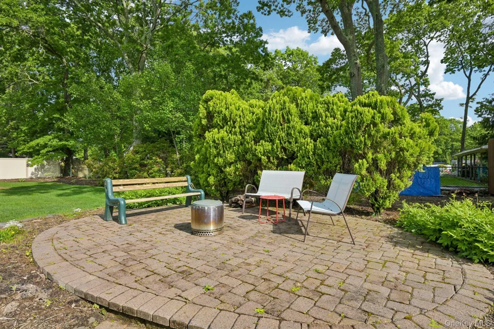 148 Oak Avenue Shirley, NY 11967