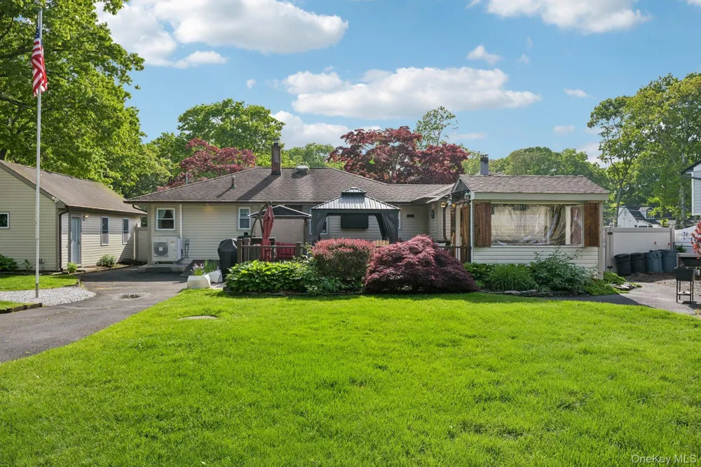 148 Oak Avenue Shirley, NY 11967