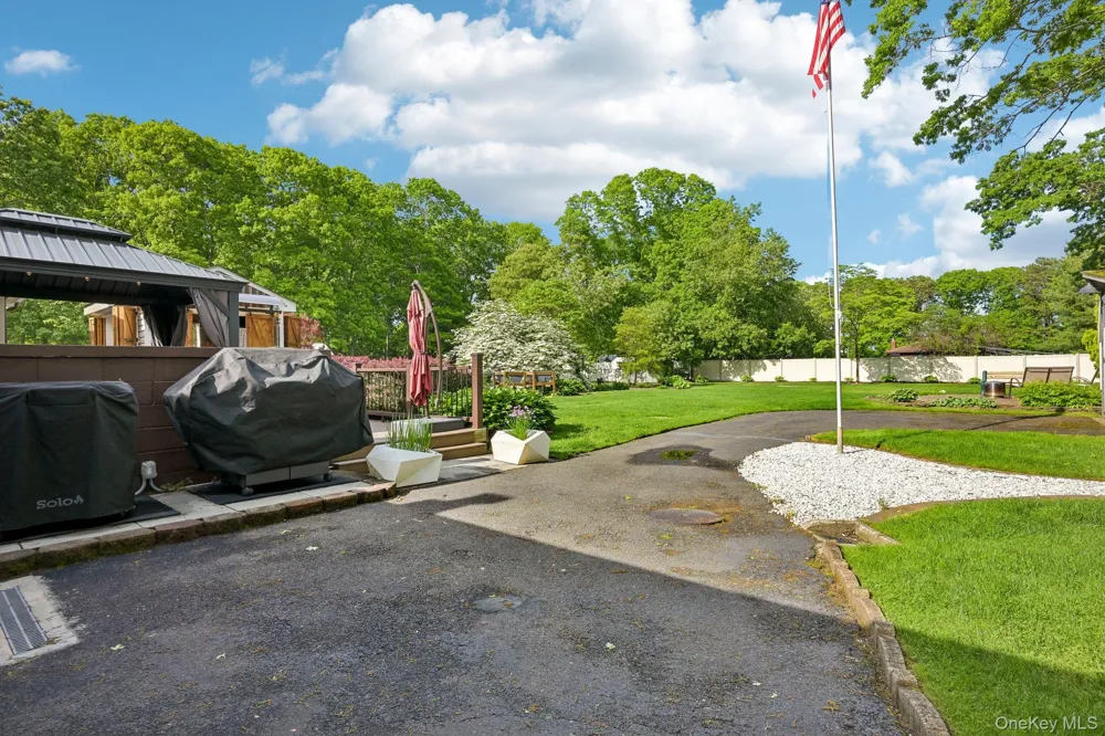 148 Oak Avenue Shirley, NY 11967