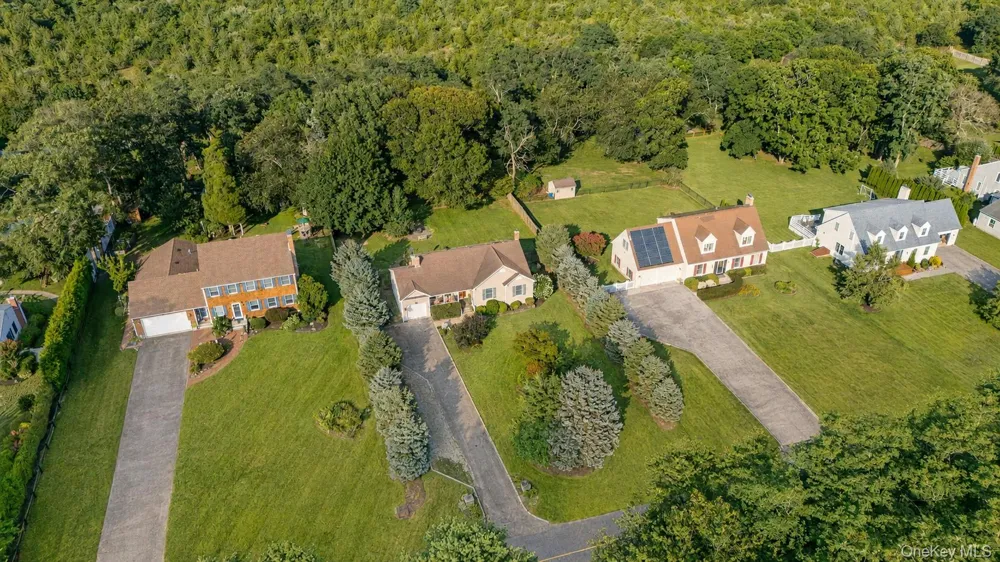 2200 Aldrich Lane Laurel, NY 11948