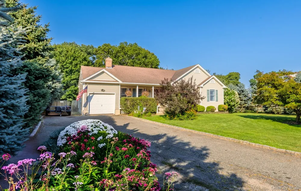 2200 Aldrich Lane Laurel, NY 11948