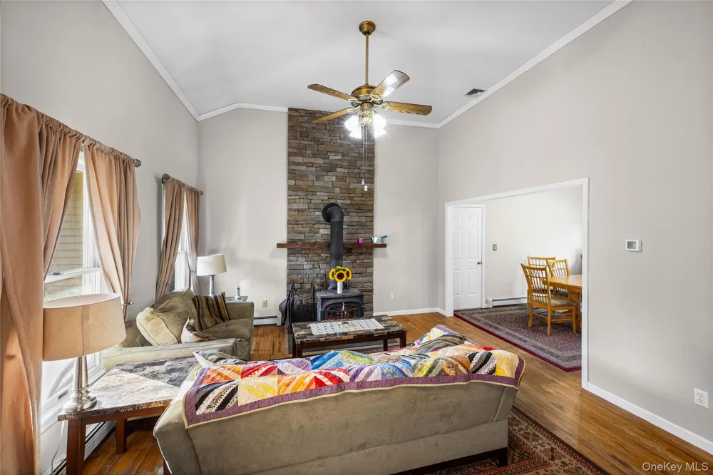 2200 Aldrich Lane Laurel, NY 11948