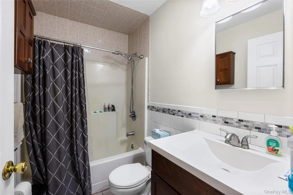 2200 Aldrich Lane Laurel, NY 11948