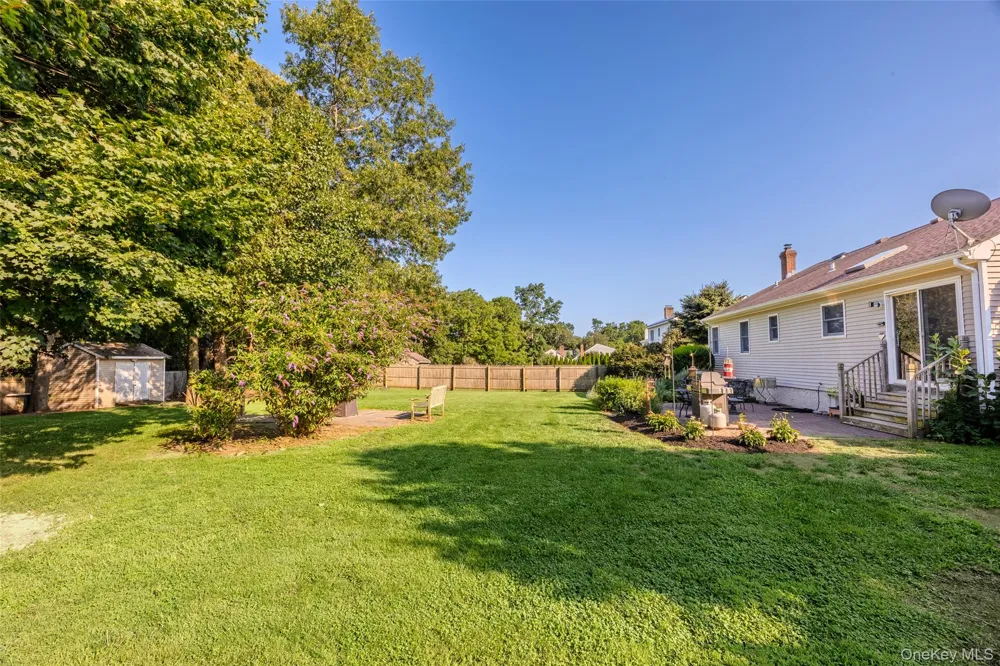 2200 Aldrich Lane Laurel, NY 11948