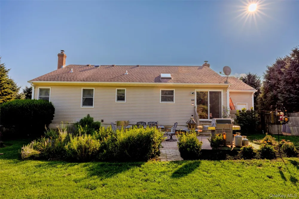 2200 Aldrich Lane Laurel, NY 11948