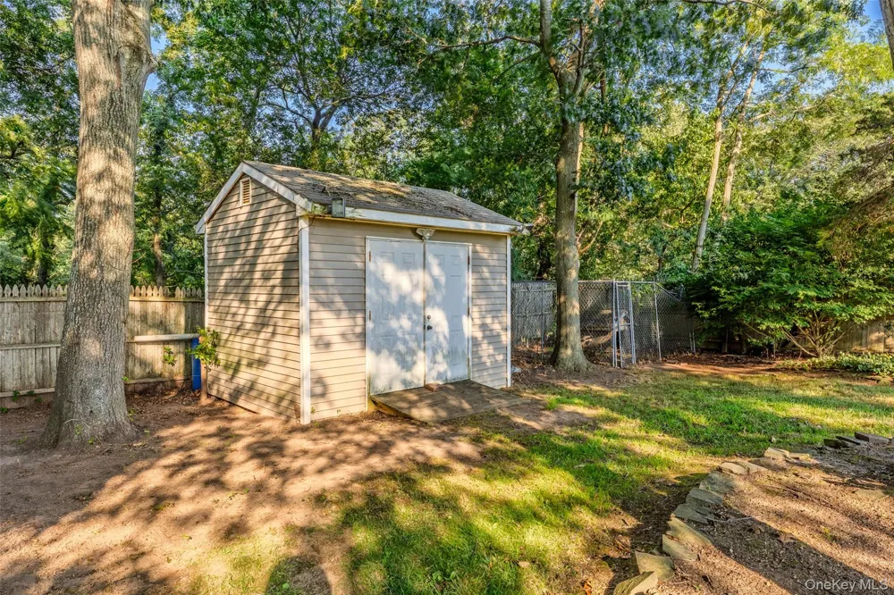 2200 Aldrich Lane Laurel, NY 11948