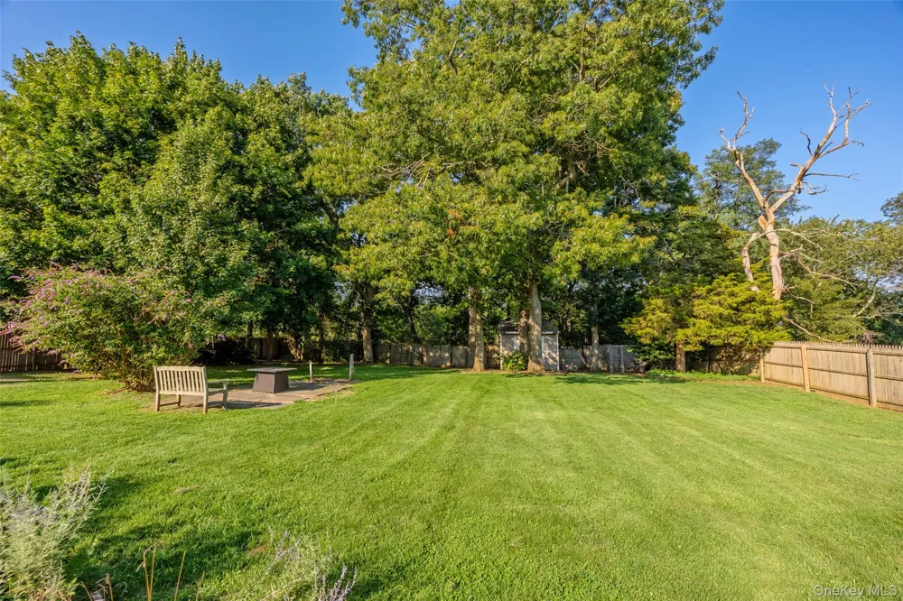 2200 Aldrich Lane Laurel, NY 11948