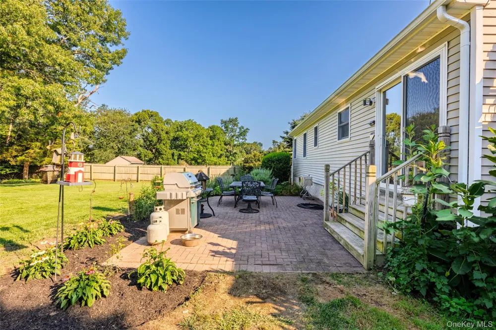 2200 Aldrich Lane Laurel, NY 11948
