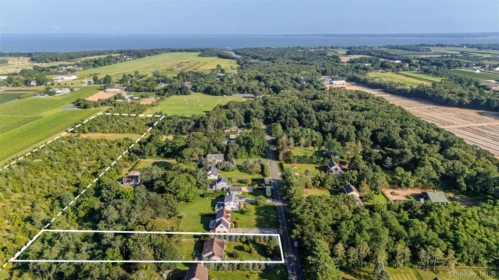 2200 Aldrich Lane Laurel, NY 11948