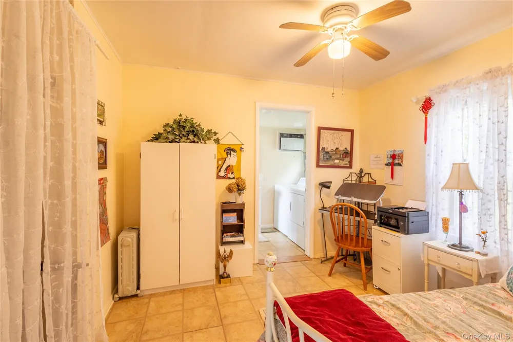 10 Acorn Path Baiting Hollow, NY 11933