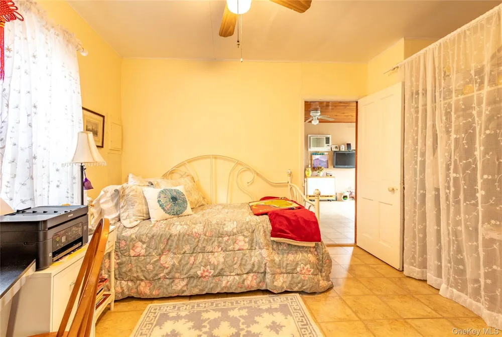10 Acorn Path Baiting Hollow, NY 11933