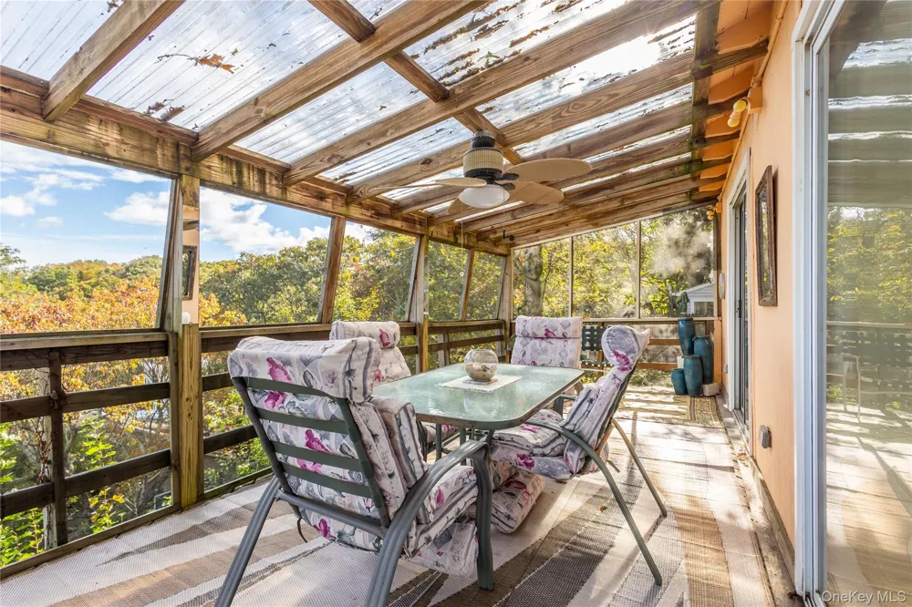 10 Acorn Path Baiting Hollow, NY 11933