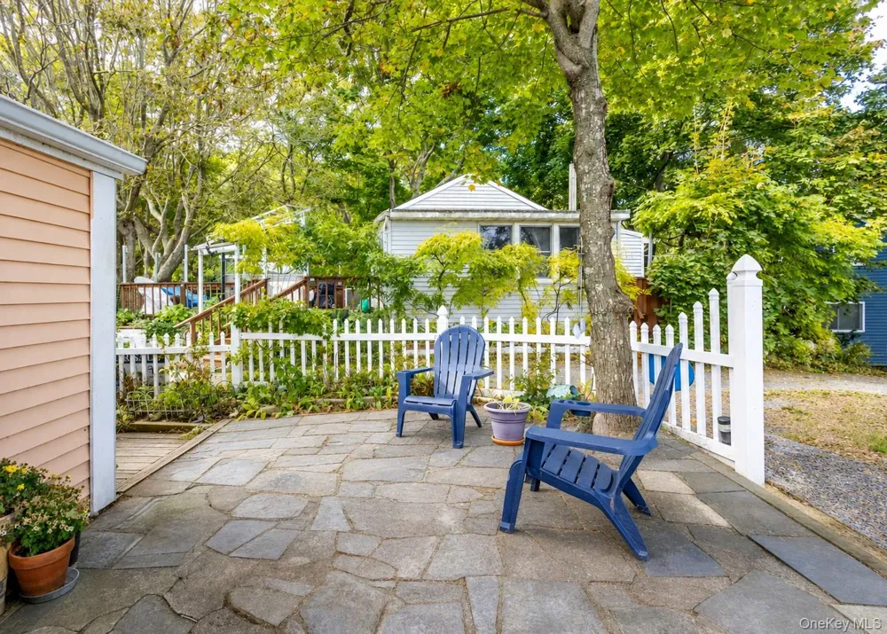 10 Acorn Path Baiting Hollow, NY 11933