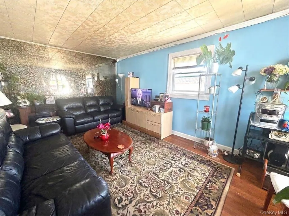 1112 McKenna Place Uniondale, NY 11553