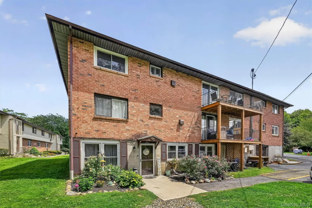 1006 Parr Meadow Drive #10E Newburgh, NY 12550