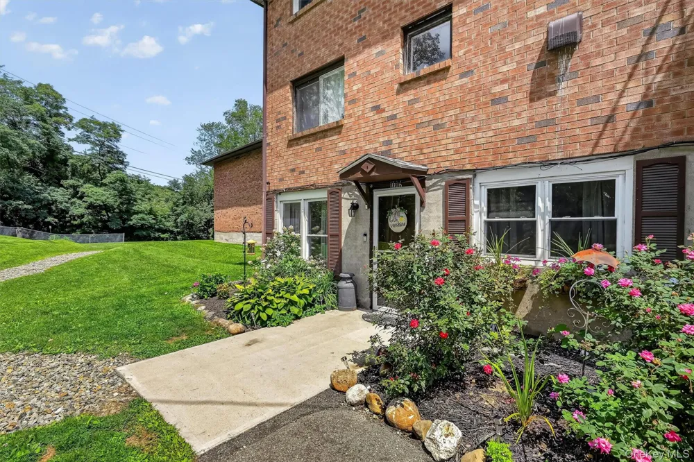 1006 Parr Meadow Drive #10E Newburgh, NY 12550