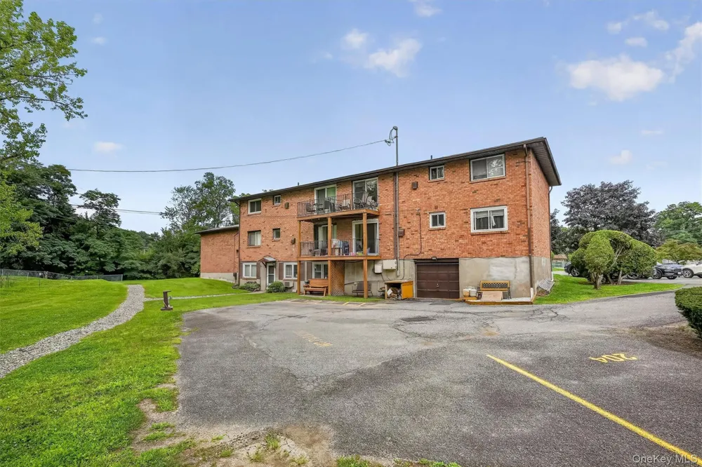 1006 Parr Meadow Drive #10E Newburgh, NY 12550