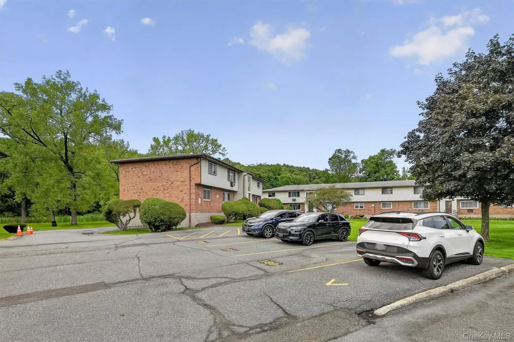1006 Parr Meadow Drive #10E Newburgh, NY 12550