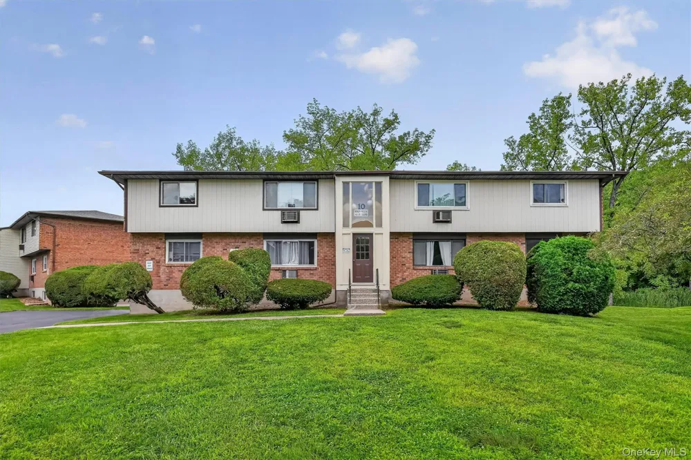 1006 Parr Meadow Drive #10E Newburgh, NY 12550
