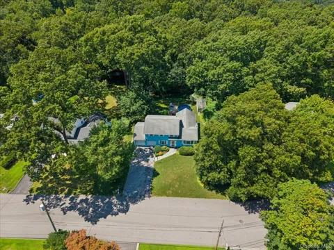 28 Winthrop Drive