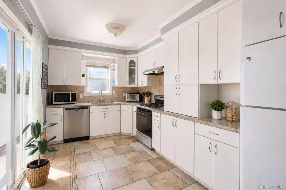 78-51 80th Street Glendale, NY 11385