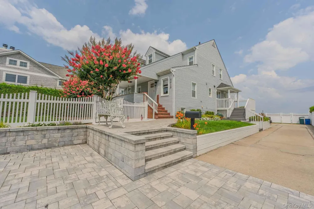1215 W Park Avenue East Atlantic Beach, NY 11561