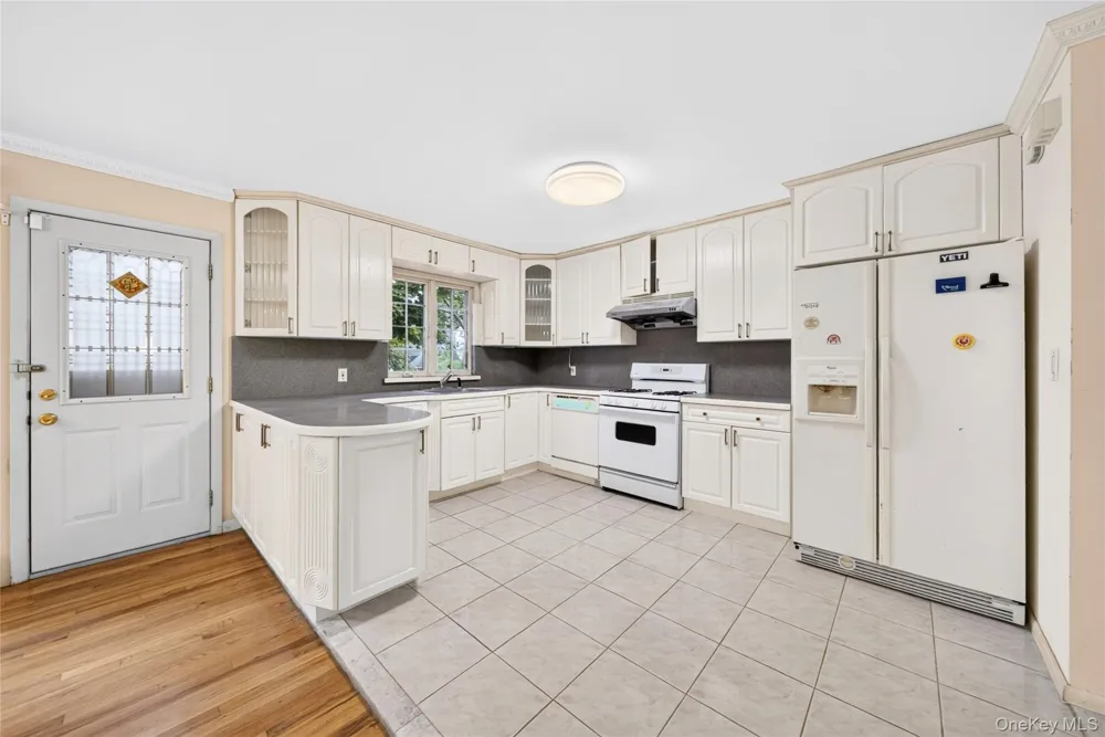 87-16 Palo Alto Street Hollis, NY 11423