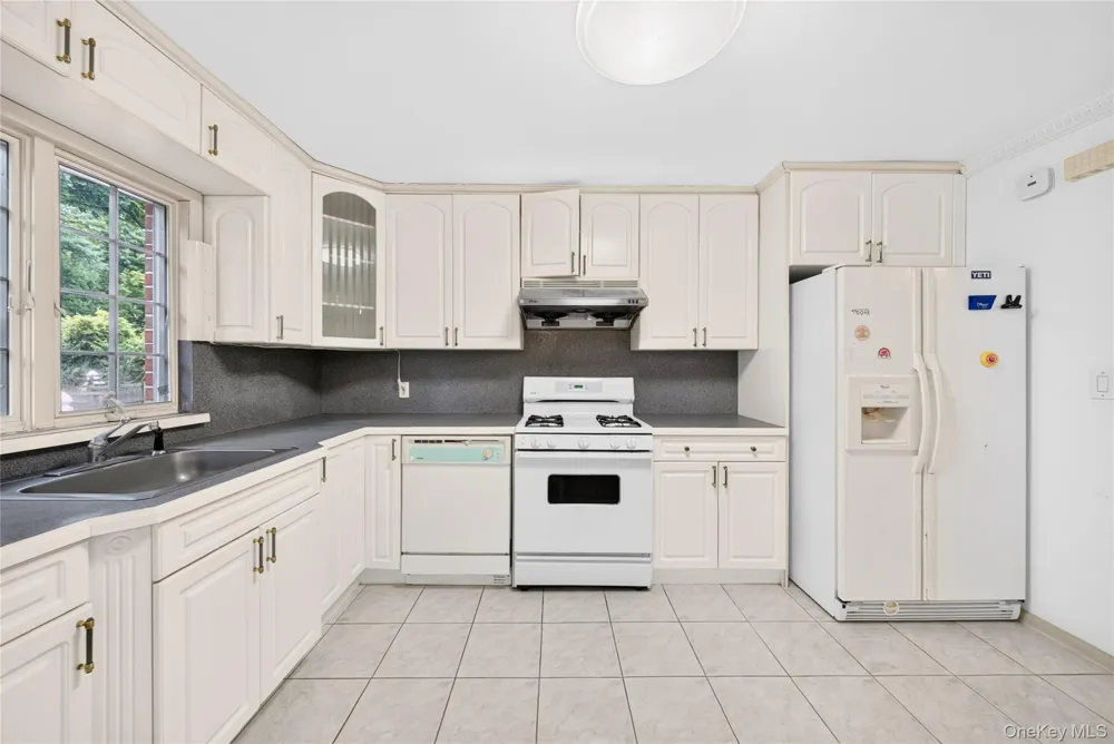 87-16 Palo Alto Street Hollis, NY 11423