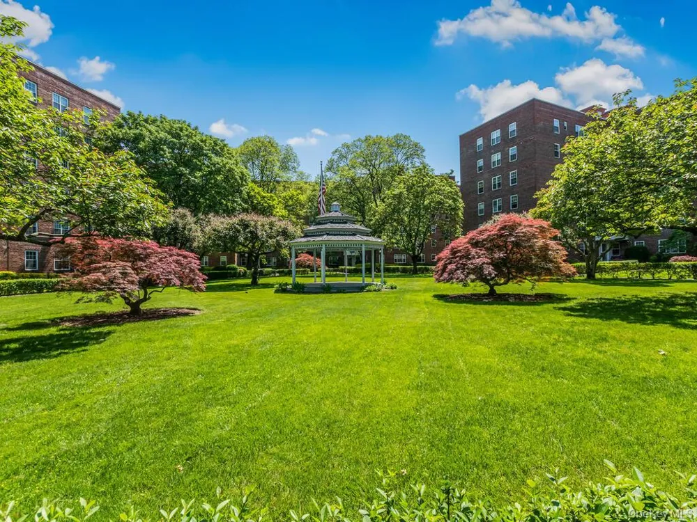 230 Pelham Road #2H New Rochelle, NY 10805