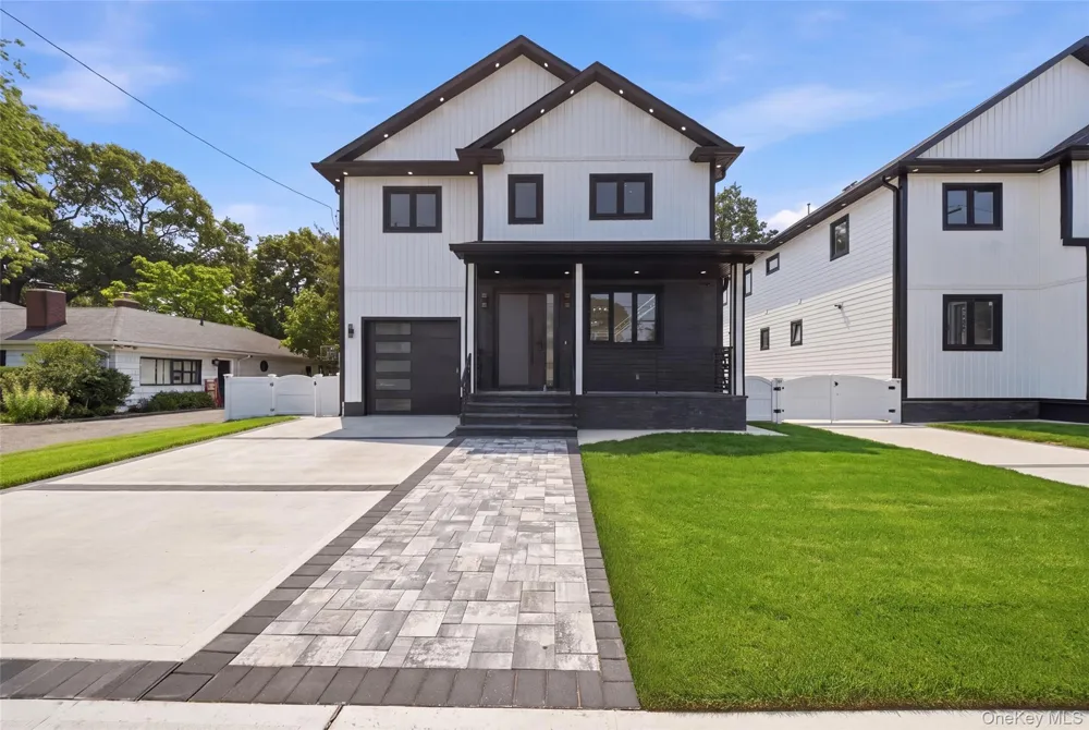 24 Surrey Lane Valley Stream, NY 11580