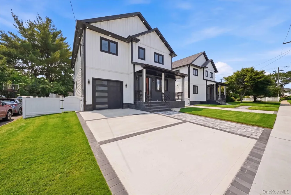 24 Surrey Lane Valley Stream, NY 11580