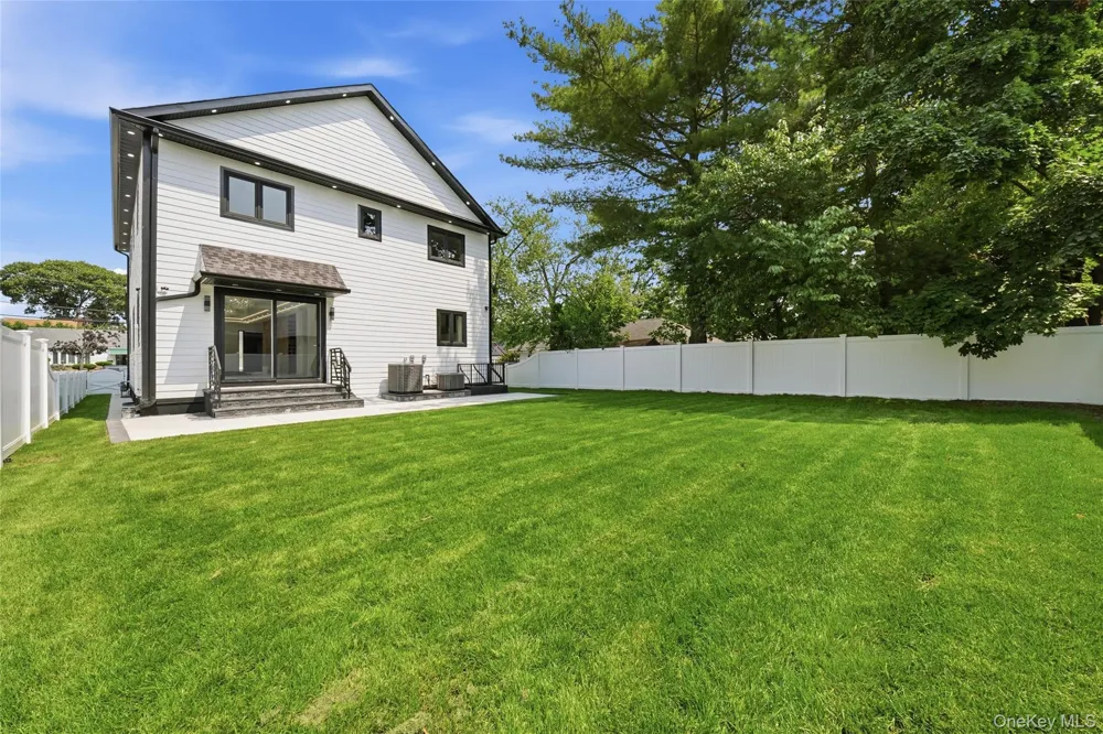24 Surrey Lane Valley Stream, NY 11580