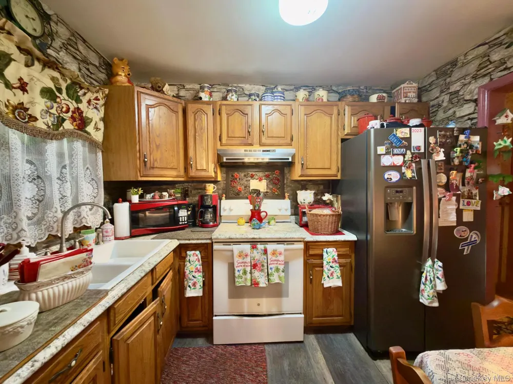 26 W Cookingham Drive Staatsburg, NY 12580