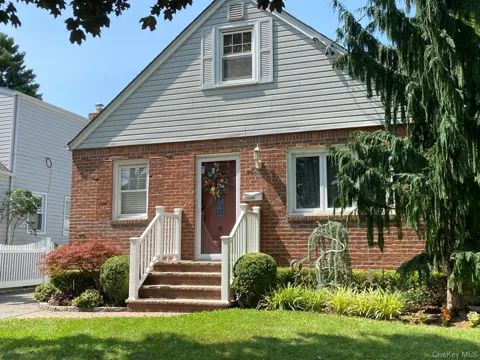 98 Albertson Place