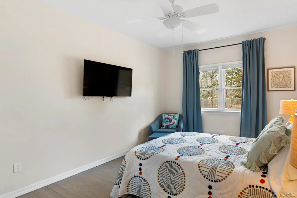 10 7th Street East Hampton, NY 11937