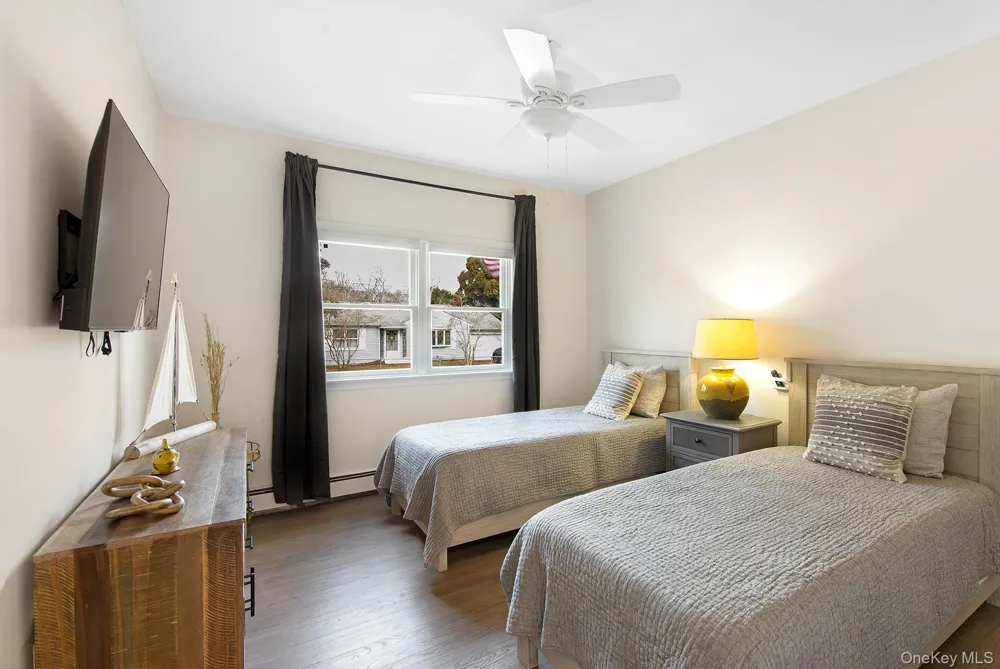 10 7th Street East Hampton, NY 11937