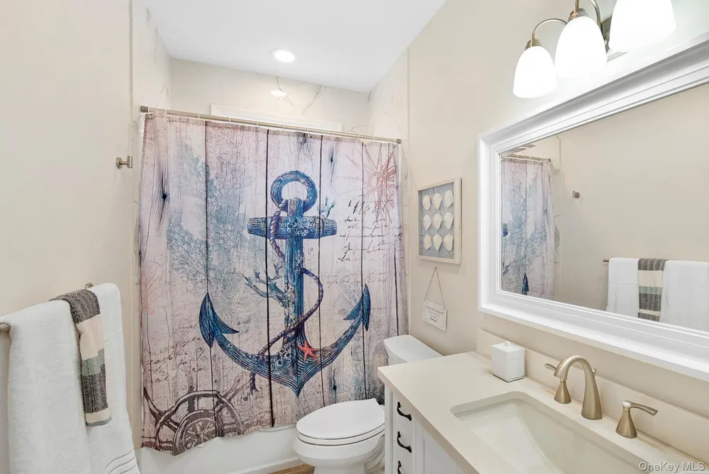 10 7th Street East Hampton, NY 11937