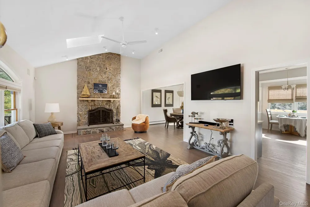 10 7th Street East Hampton, NY 11937