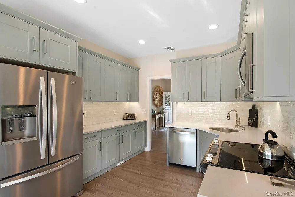 10 7th Street East Hampton, NY 11937