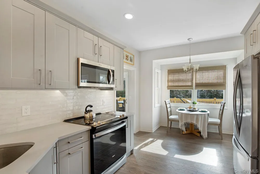 10 7th Street East Hampton, NY 11937
