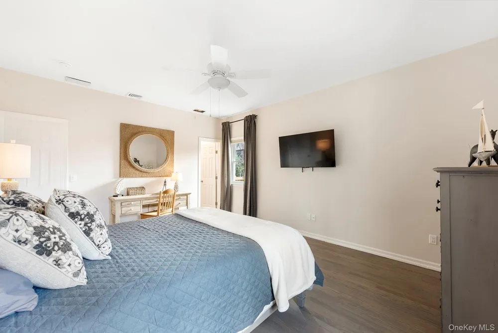 10 7th Street East Hampton, NY 11937