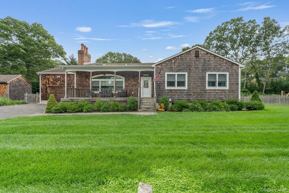 10 7th Street East Hampton, NY 11937