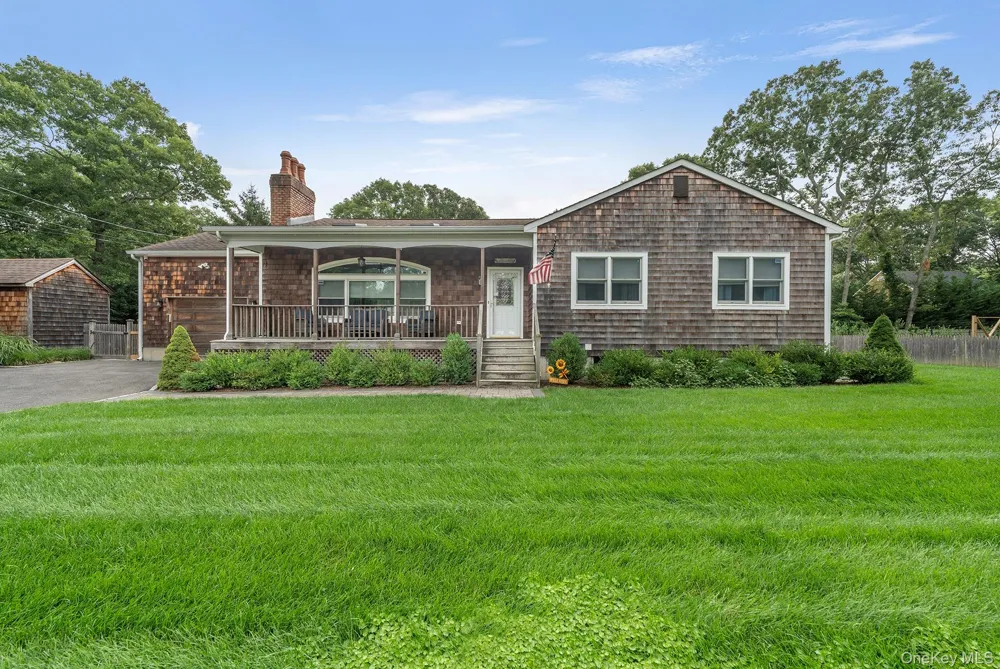 10 7th Street East Hampton, NY 11937