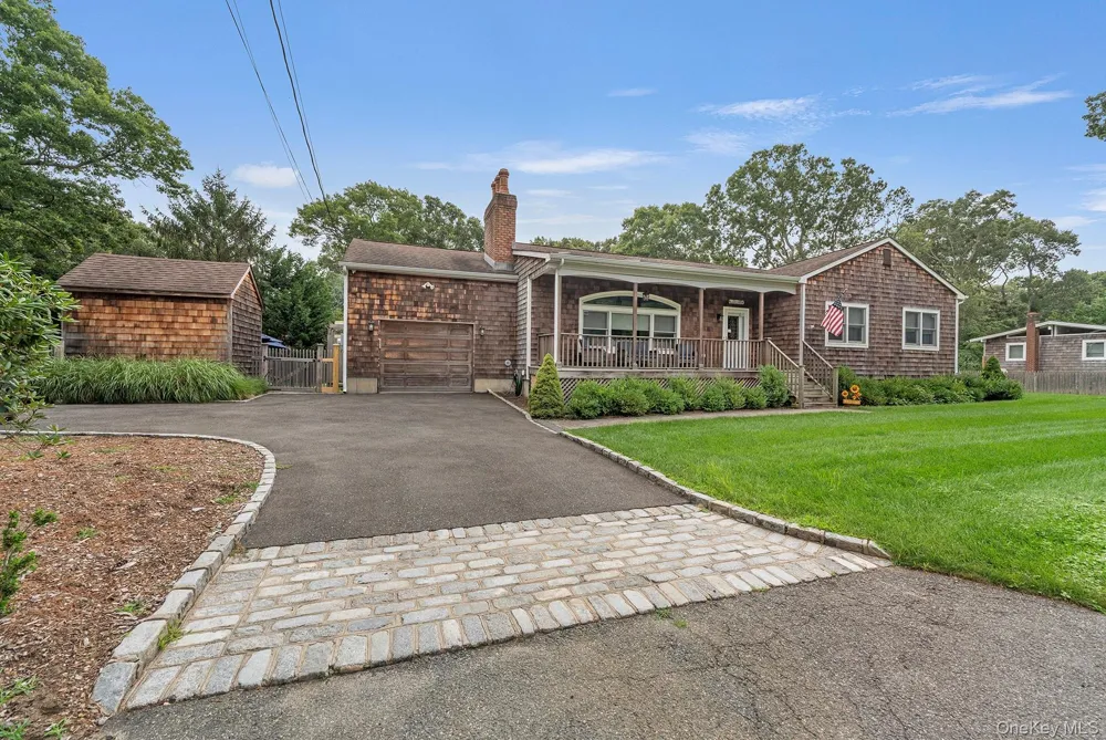 10 7th Street East Hampton, NY 11937