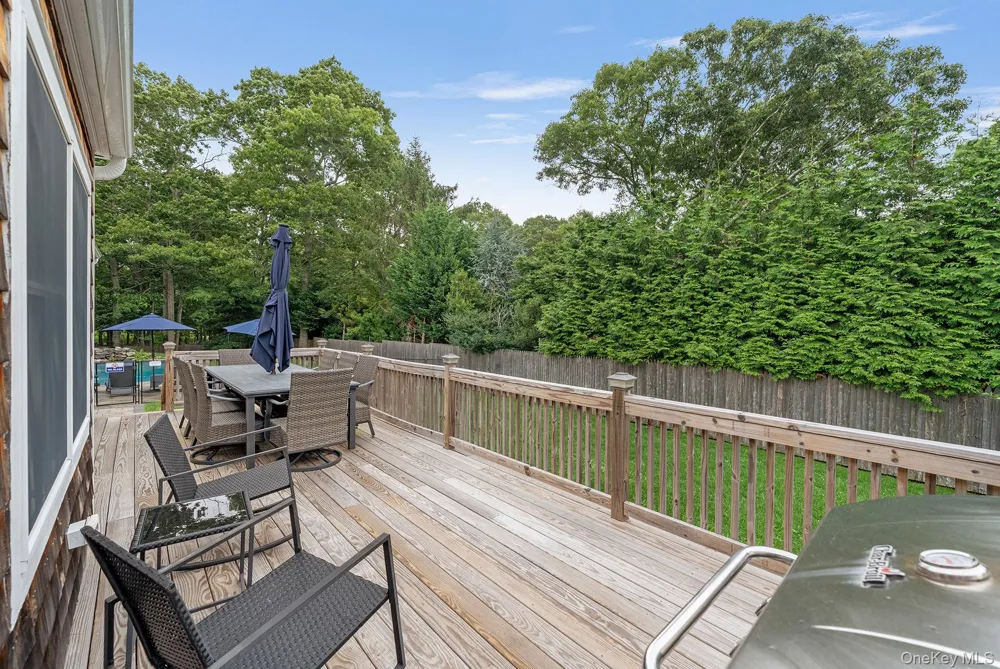 10 7th Street East Hampton, NY 11937