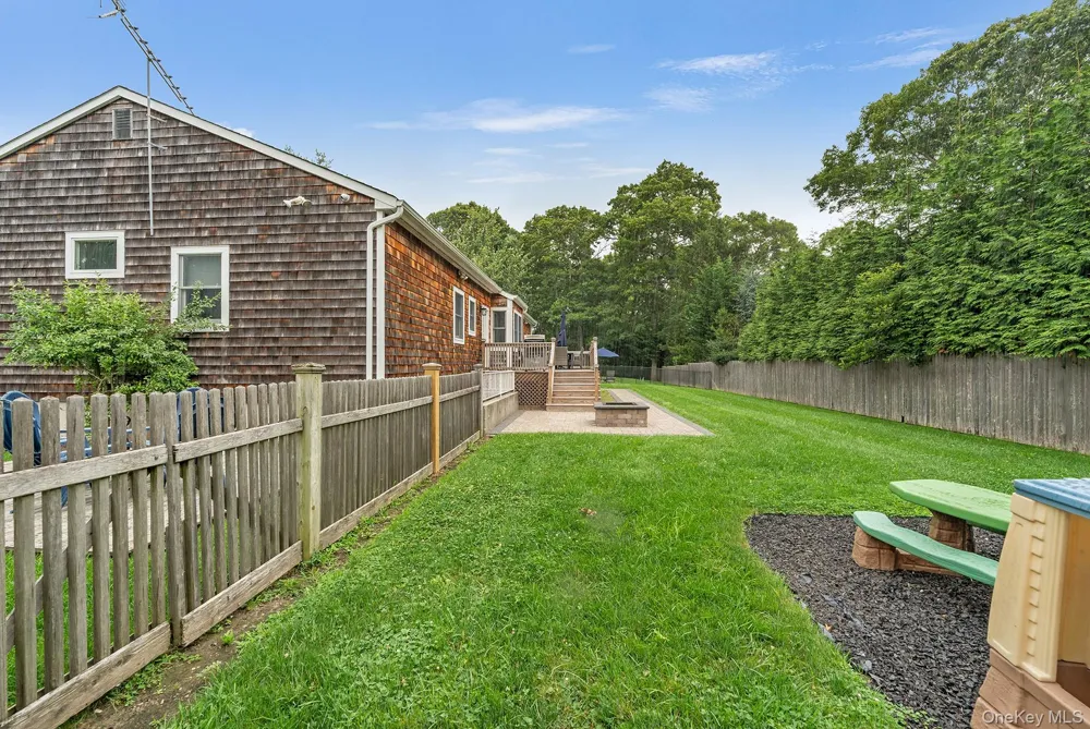 10 7th Street East Hampton, NY 11937