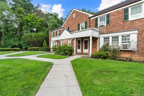 17 Robins Crescent #17
