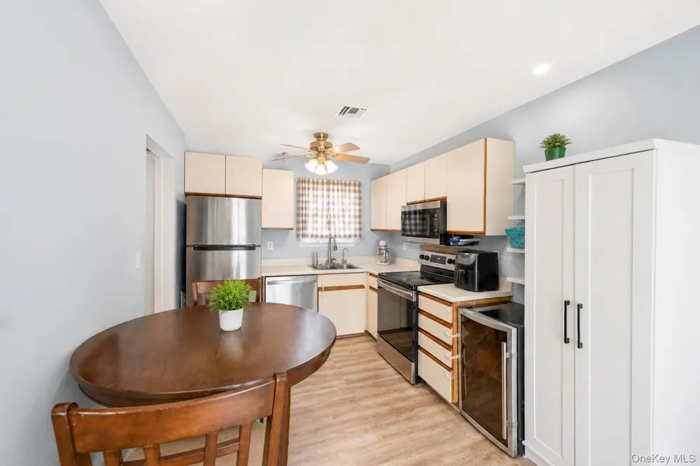 116 Westend Avenue #4 Freeport, NY 11520