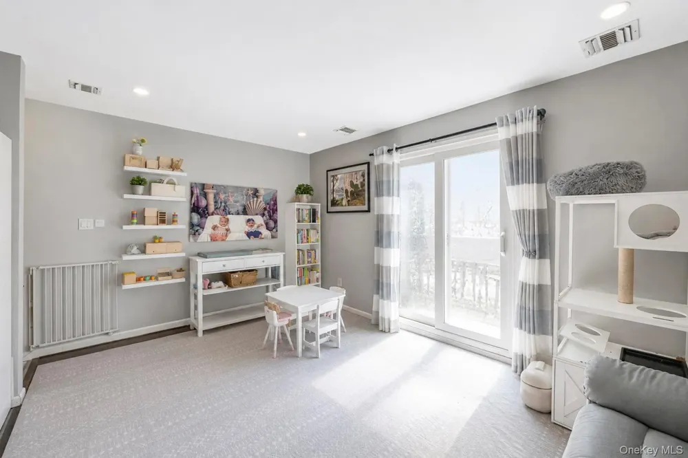 116 Westend Avenue #4 Freeport, NY 11520